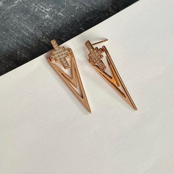 LAST ONE Cross Earrings 18k Gold Plated Luxury Jewelry - Picture 4 of 11